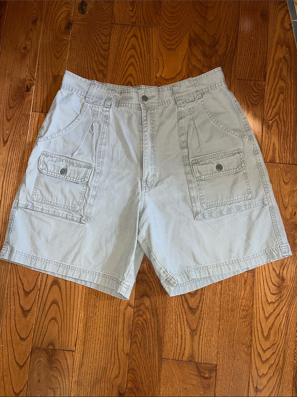 Women’s Cabela's Gray Cargo hiking Shorts with 7 pockets size 16